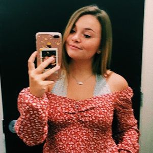 Meet your Posher, Alexis